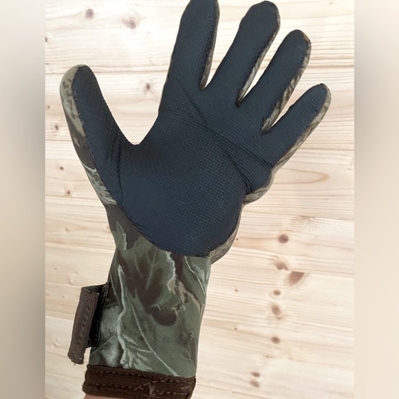 Gates REALTREE Camo Grip Adjustable Wrist Secure Fit Medium Hunting Gloves - Picture 8 of 11